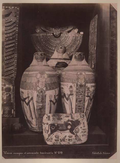 Abdullah Frères — Vases canopes et ornaments funéraire — insieme